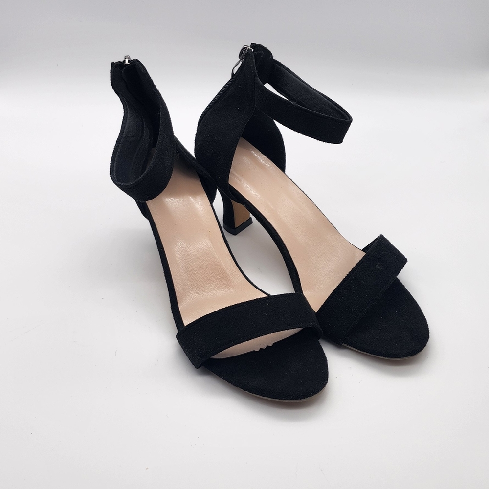 Source Unknown Black Suede Heels